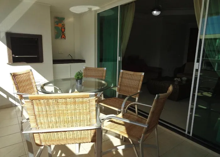 Apartamento Encantador, com piscina no Condomínio Bombinhas
